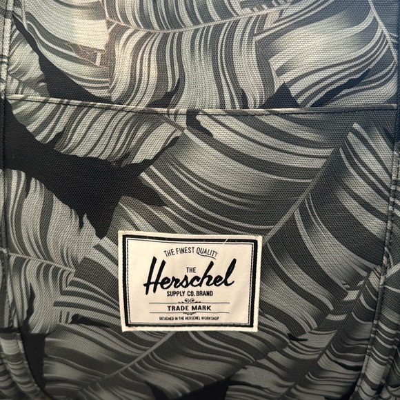 Hershel Palm Zipper Tote Bag - Picture 5 of 6